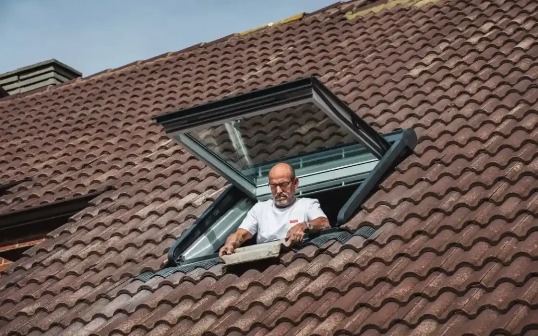 VELUX szakember tetőablakot cserél